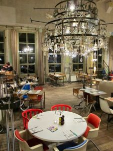 pays-bas-dordrecht-villa-augustus-restaurant-mobilier