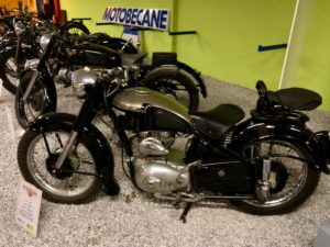 saint-quentin-musee-motobecane-moto-noire