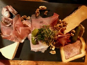 Lille-La-Luck-planche-charcuterie-fromage