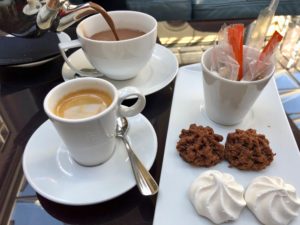 Café et chocolat chaud - bar L'Hermitage de l'hôtel Gantois à Lille