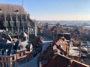 Côté cathédrale et quartier historique - vue du beffroi de Tournai Belgique