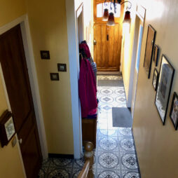 Sol carrelage ciment couloir maison années trente