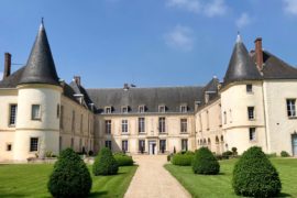 Château de Conde-en-Brie - extérieur avec ciel bleu