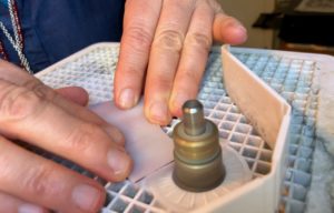 Verronimo fabrication vitrail Tiffany etape meuleuse