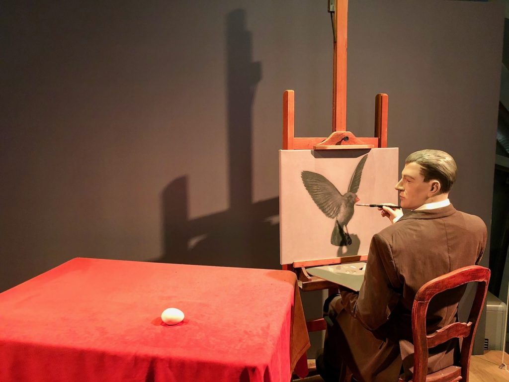 Bruxelles Atomium expo Magritte oeuf