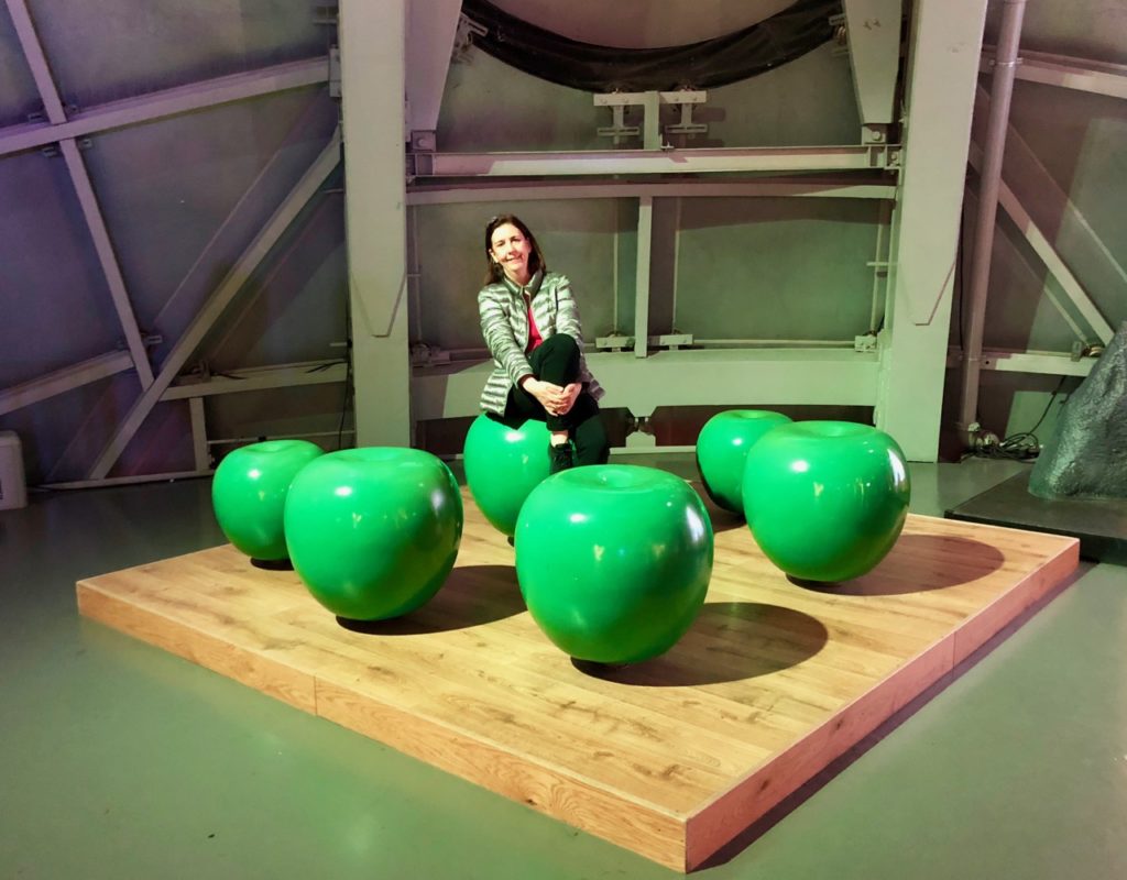 Bruxelles Atomium expo Magritte pommes