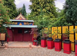 Jardins de Ly Sénarpont Somme - bâtiment toilettes japonisantes