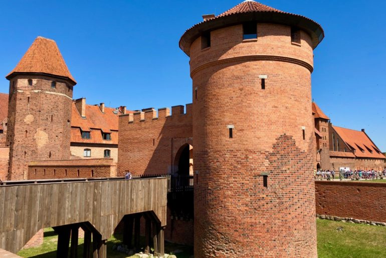 Pologne-forteresse-Malbork-tour-ronde