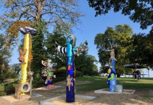 Mons-expo-Niki-de-Saint-Phalle-totems-parc-beffroi