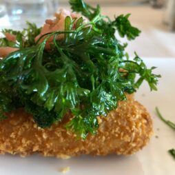 Ostende-St-Malo-restaurant-croquettes-de-tres-pres