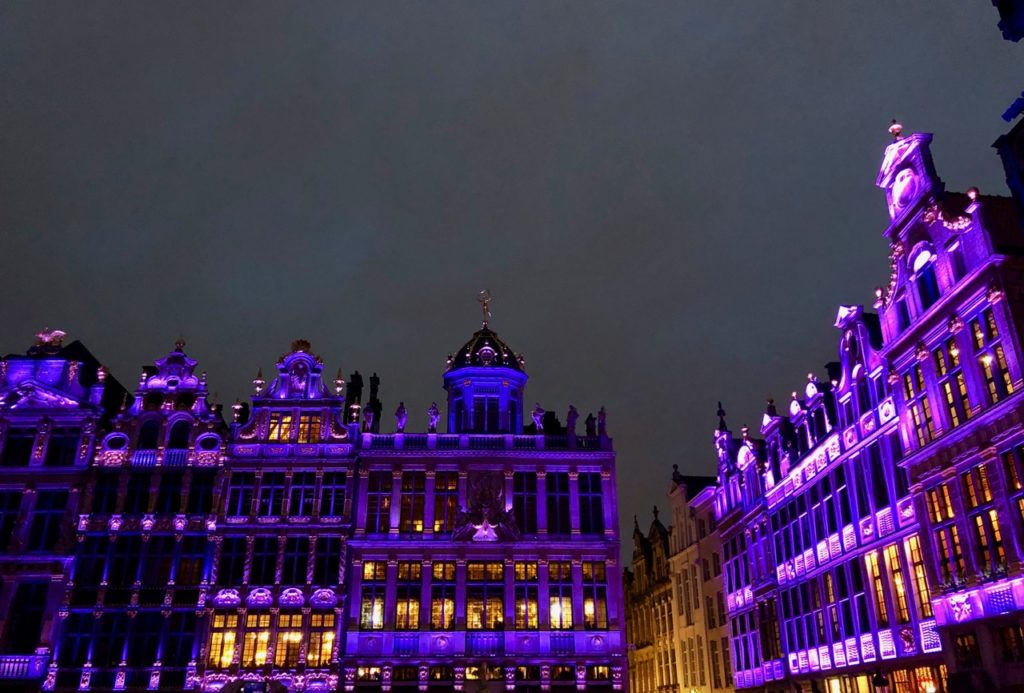 Bruxelles Plaisirs d'hiver Grand Place maisons en mauve