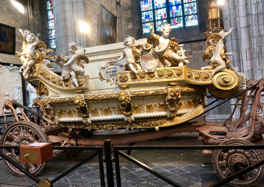 Mons Saint-Waudru car d'or