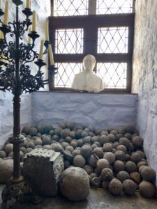 Belgique chateau Chimay chapelle boulets canon