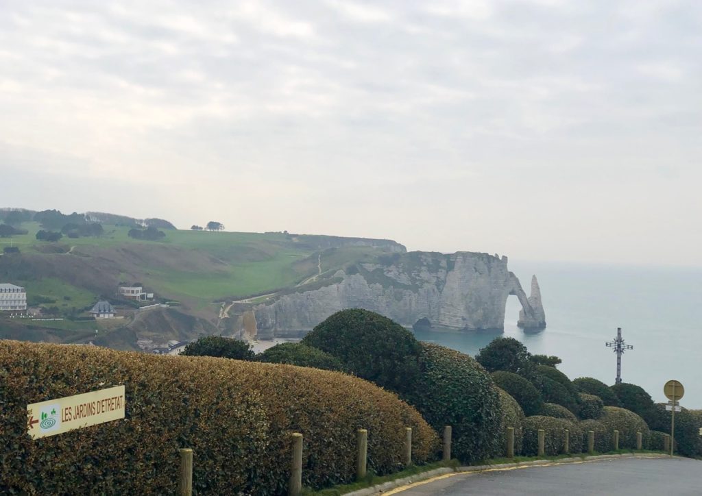 Etretat aiguille creuse et jardins Etretat