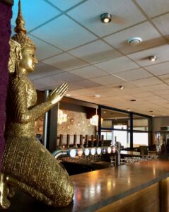 Thermes Dilbeek restaurant comptoir statue dorée