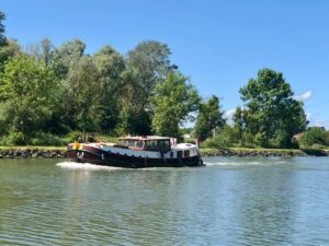 Vallee-de-la-Lys-bateau-sur-riviere