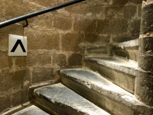 A-voir-a-Malines-tour-Rombaut-escalier-pierre