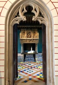 Bruges-musee-Gruuthus-porte-premiere-salle