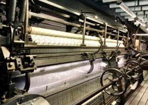 Calais-Cite-de-la-Dentelle-metier-a-tisser