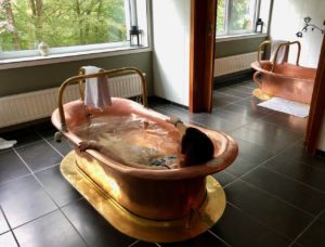 Wallonie-Spa-thermes-deux-baignoires-cuivre