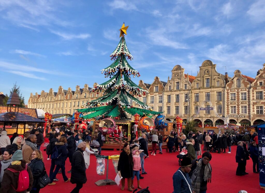 ArrasmarchedeNoelplaceavecsapin Plus au nord