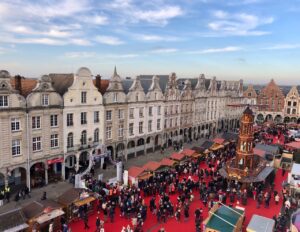 Arras-marche-de-Noel-vue-de-haut