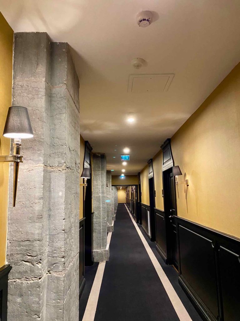Royal-Hainaut-Spa-et-Resort-Hotel-Valenciennes-couloir