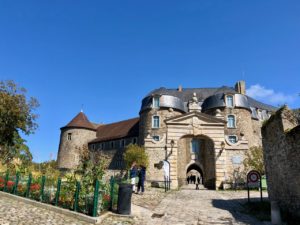 Boulogne-sur-Mer-a-l-abri-chateau-musee-exterieur
