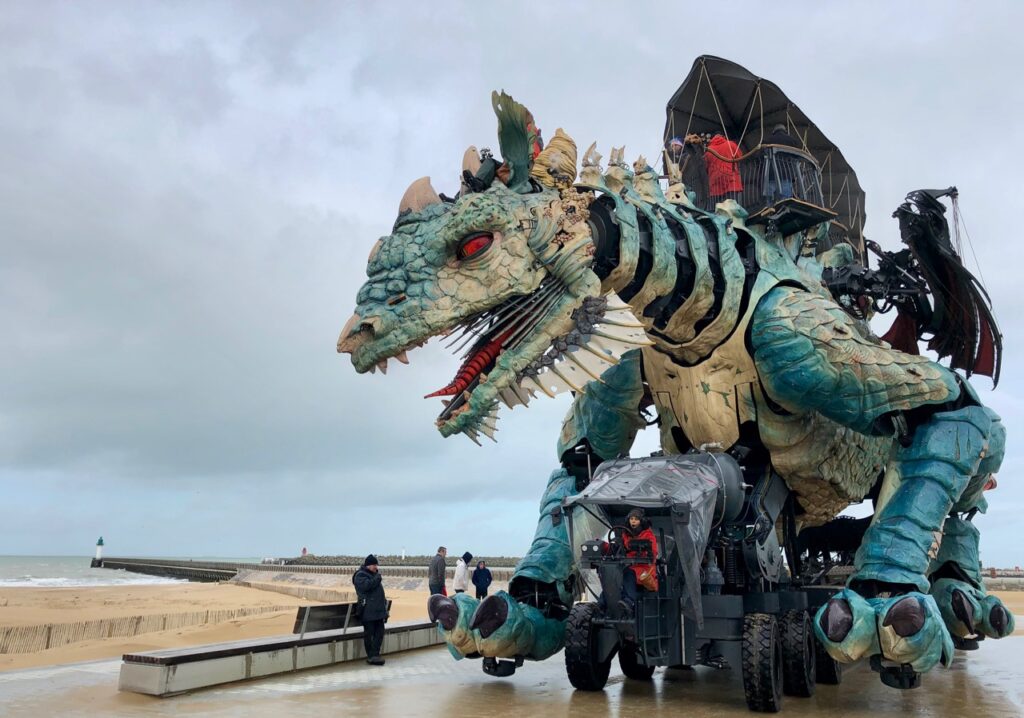 CalaisDragonfrontdemertetegueuleouverte Plus au nord