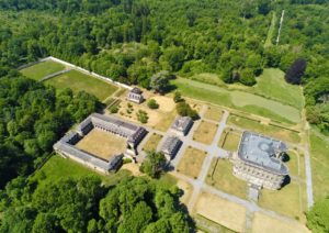 Condé-sur-l'Escaut château de l'Hermitage et dépendances vus au drone