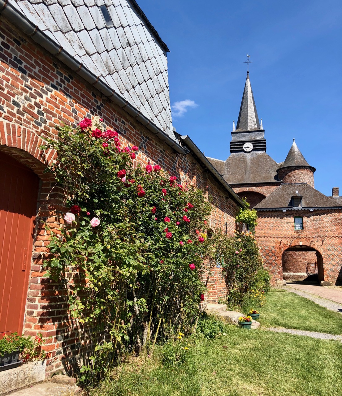 ParfondevalAisneeglisesaintmedardetgite Plus au nord