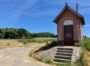 Saint-Jans-Cappel-sentier-des-Jacinthes-chapelle