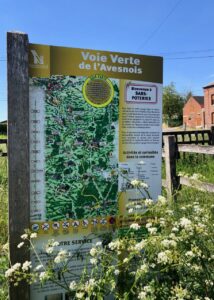 Voie-verte-de-l-Avesnois-panneau-accueil-Sars-Poteries