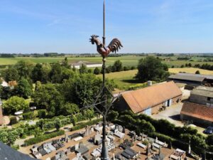 Coq de l'église d'Oxelaere Nord vu au drone