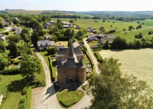 Eglise fortifiée de Thiérache Gronard vue au drone