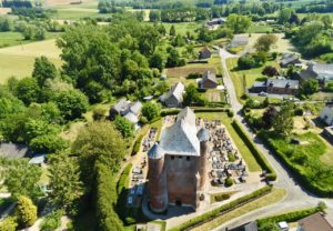 Eglises fortifiées de Thiérache Prisces vue au drone