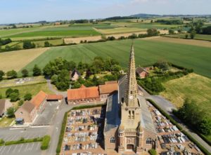 Noordpeene Flandre église vue au drone