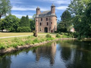 Renescure-Flandre-mairie-dans-parc