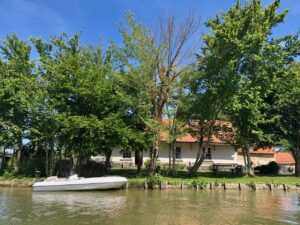 Marais-audomarois-Isnor-maison-avec-bateau