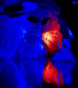 Pays-des-Lacs-Les-Grottes-de-Neptune-spectacle-son-et-lumiere