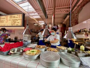 Saint-André Brique House stand pizzas