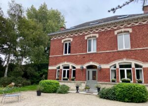Chambres-d-hotes-Plumes-et-Coton-Ecurie-facade-maison