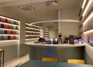 Britney-Lille-bar-entree