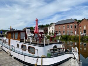 Pays-des-Lacs-Thuin-quartier-des-bateliers-peniche-gite