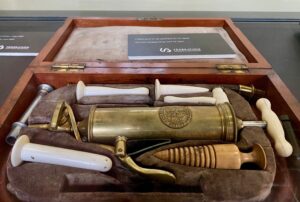 Hopital-Notre-Dame-a-la-Rose-Lessines-coffret-medical