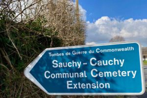 Sauchy-Cauchy-cimetiere-Commonwealth-panneau