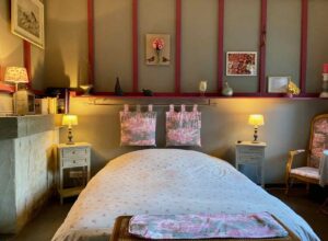 Couloisy-Un-air-de-campagne-Eau-de-Rose-chambre