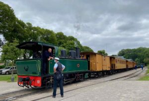 Chemin-de-fer-de-la-baie-de-Somme-train-entree-Saint-Valery