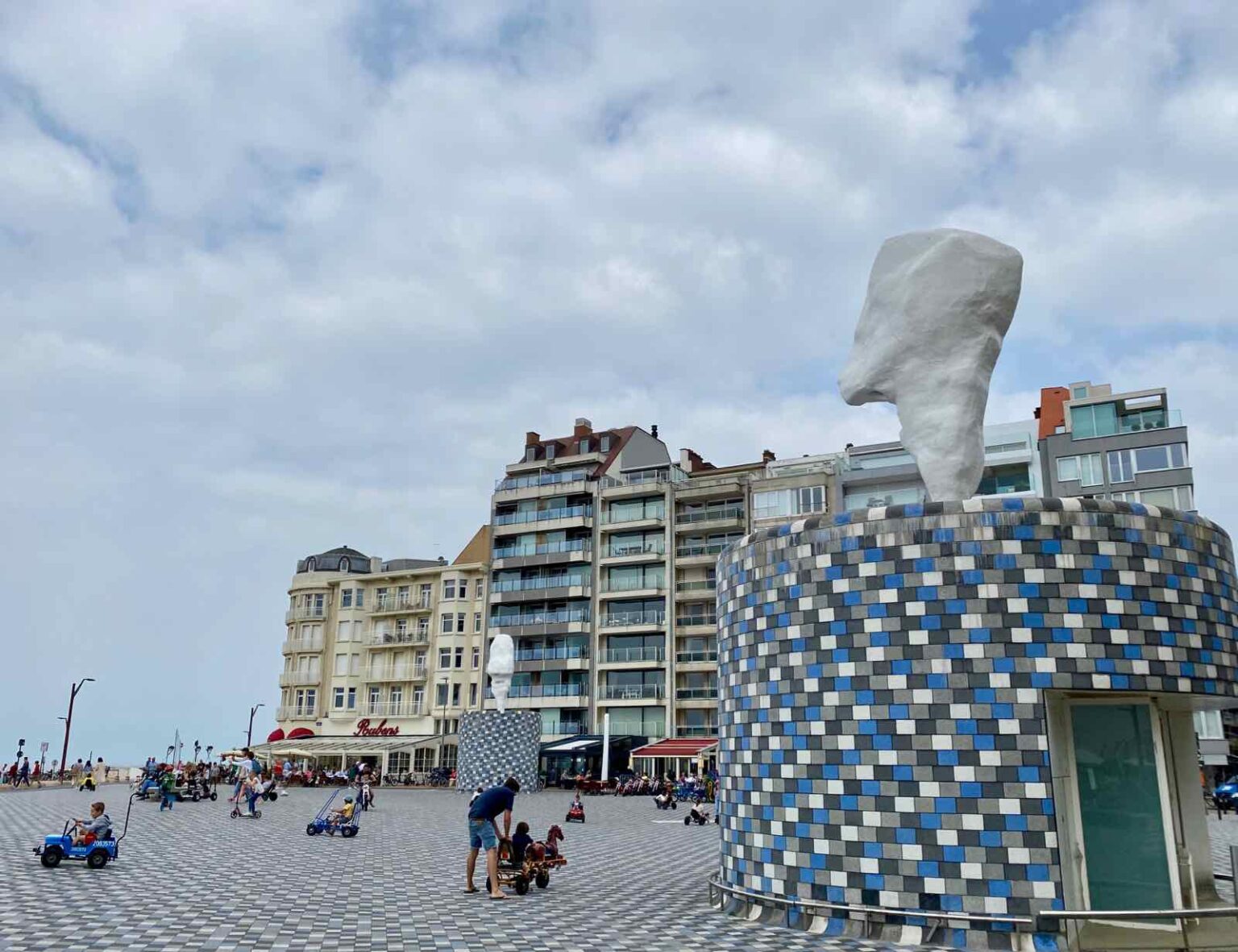 sur-la-c-te-belge-knokke-heist-une-station-so-arty-plus-au-nord