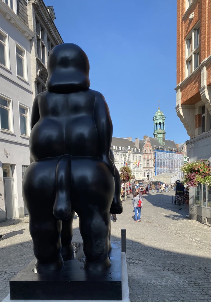 Mons-angle-Gand-Place-oeuvre-Fernando-Botero